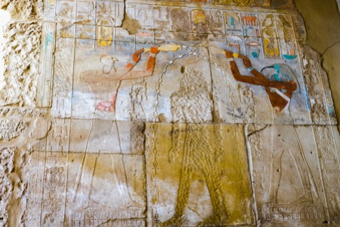 An example of defaced portrait and cartouches of Hatshepsut in the Temple of Karnak.